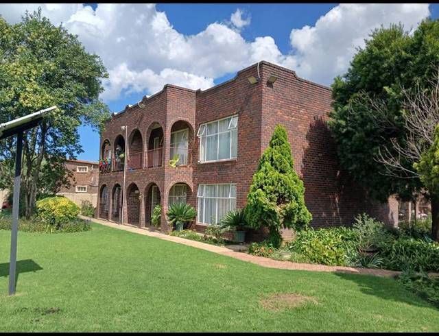 2 BEDROOM TOWNHOUSE FOR SALE IN THREE RIVERS